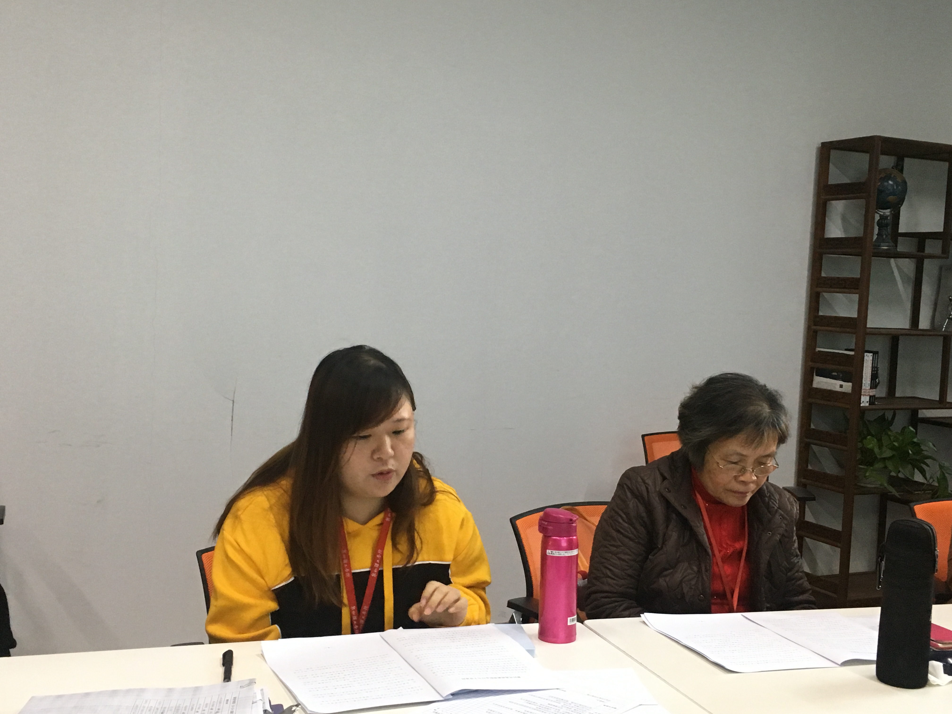 書記宣讀文件內容.JPG