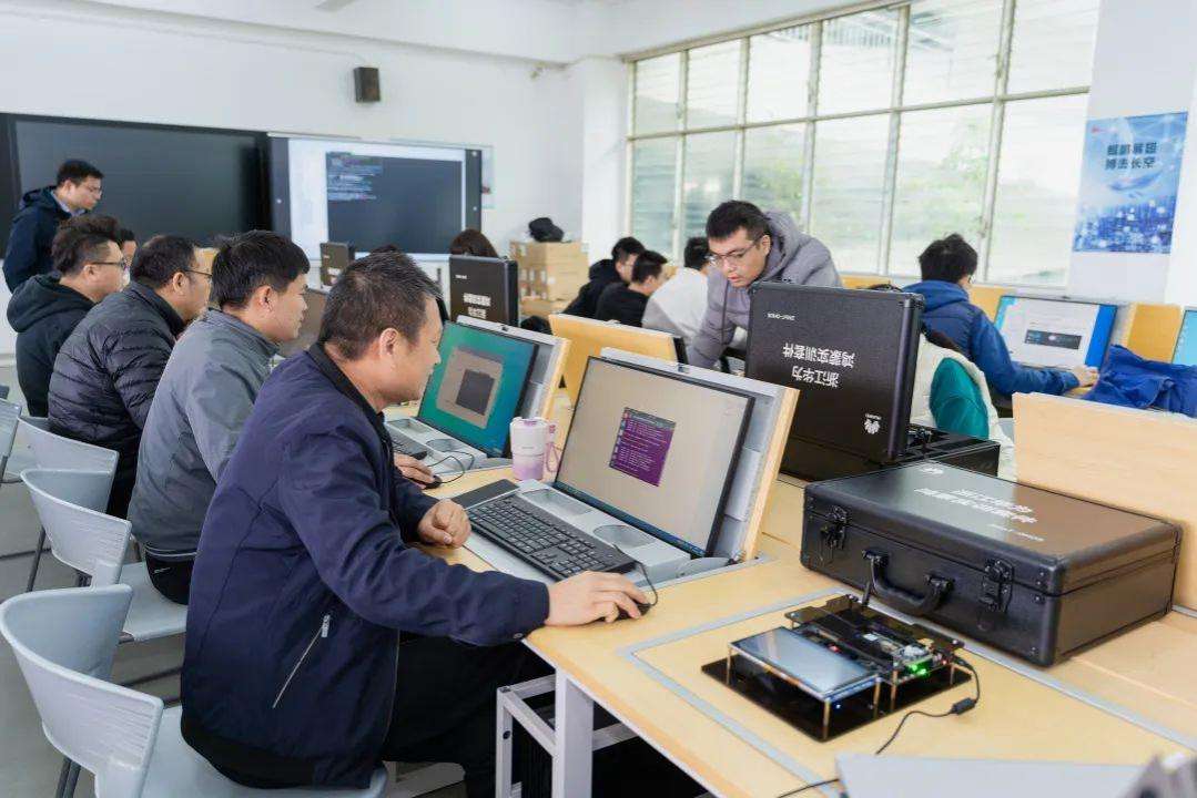 福建泉州大力推進數字人才基地建設